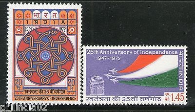 India 1973 25th Anni. of Independence Ashok Chakra Tri Colour 2v Phila-566a MNH