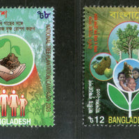 Bangladesh 2003 National Tree Plantation Campaign Environment Hand Family Sc 672-3 MNH # 2753
