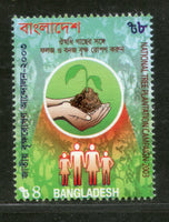 Campagne nationale de plantation d'arbres au Bangladesh 2003 Environnement Hand Family Sc 672 MNH # 584